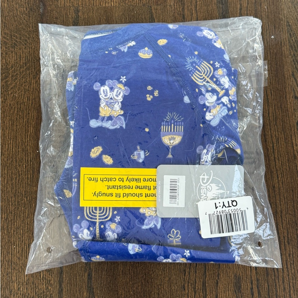 NWT Disney Hanukkah Blue Kids Pajama Set with Character Print size 6 - Picture 5 of 5